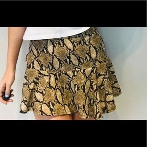 ❌ sold ❌ She and sky snake high waist short